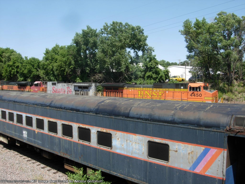 ATSF 652 &amp; BNSF 4450 behind 1015